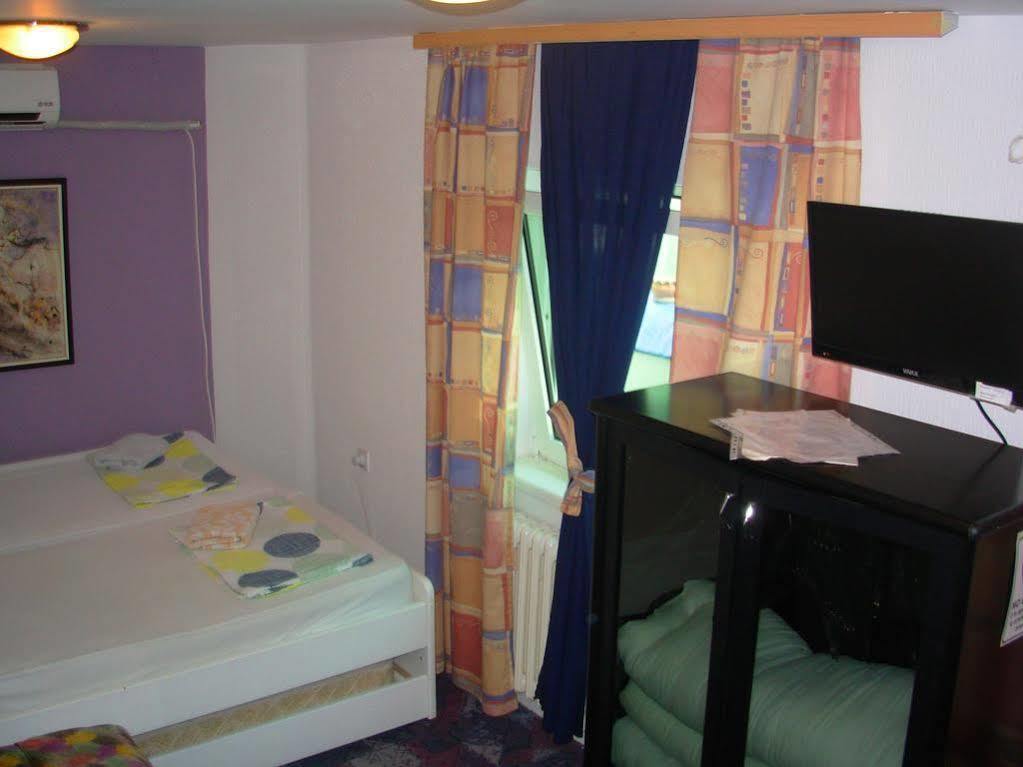 Hostel 021 Нови-Сад Экстерьер фото