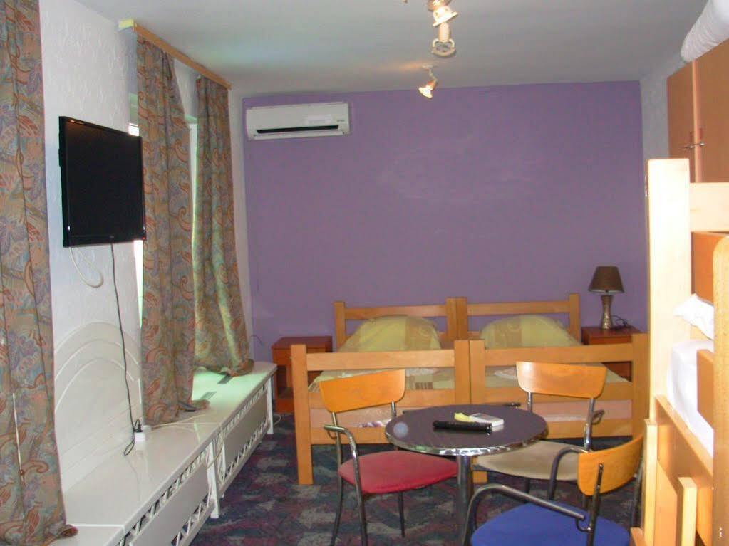Hostel 021 Нови-Сад Экстерьер фото