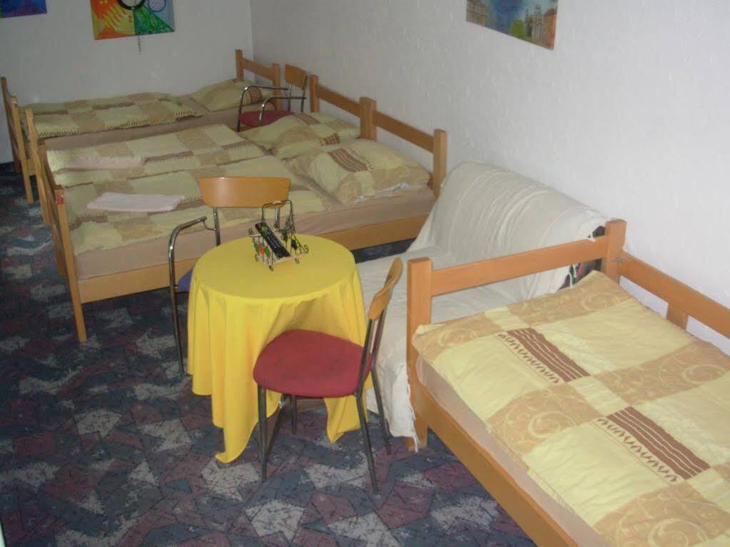 Hostel 021 Нови-Сад Экстерьер фото